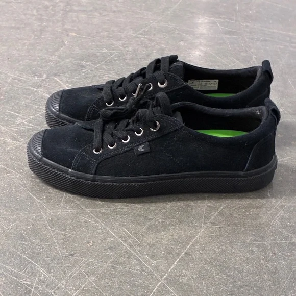 Cariuma | Shoes | Cariuma Oca Low Canvas Black Sneaker  display picture 1